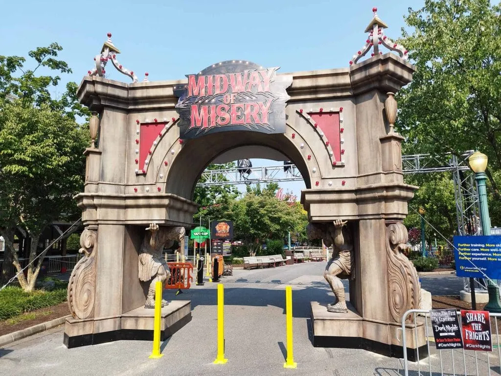 Halloween-themed Triumphal Arch, directed by Javier Colomino